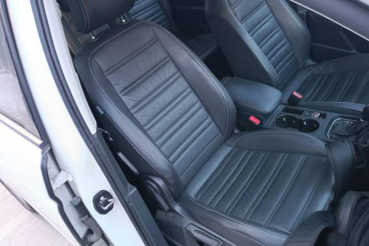 Used Volkswagen Touran 2016 Volkswagen Touran L 280TSI DSG Comfort Edition
