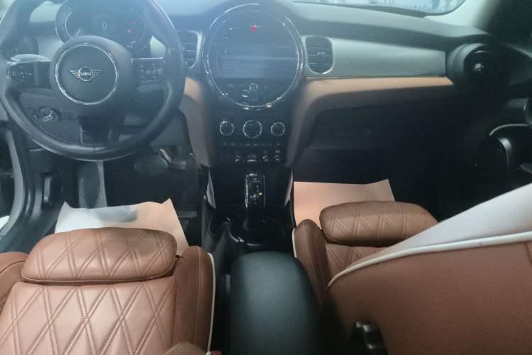 Used  MINI 2022 Updated 1.5T COOPER Artist Five-Door Edition
