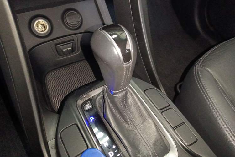 Used Hyundai Santa Fe 2013 2.4L Automatic Two-Wheel Drive Smart Version