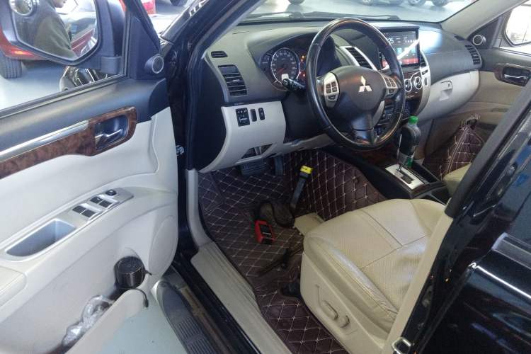 Used Mitsubishi Pajero Sport 2013 3.0L Automatic Two-Wheel Drive Luxury Edition
