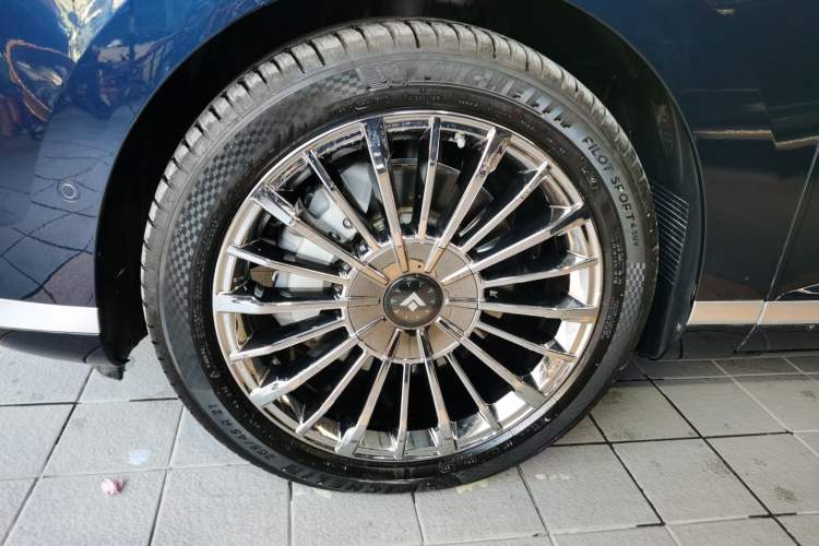 Used  HL 2025 700 Ultra Six-Seater All-Wheel-Drive LiDAR Version
