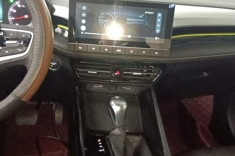 Used Roewe i5 2021 1.5L CVT Platinum Edition
