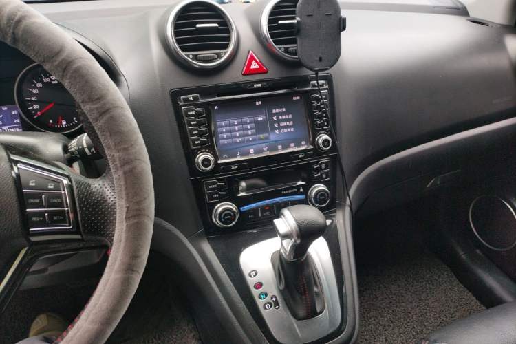 Used Haval H6 2013 Upgraded Model 2.4L Automatic Two-Wheel Drive Elite Version