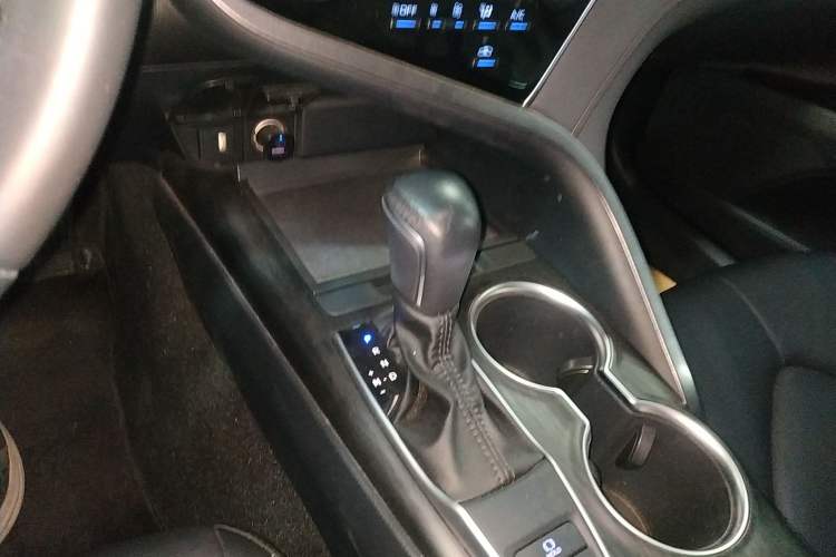 Used Toyota Camry 2021 2.0G Luxury Edition
