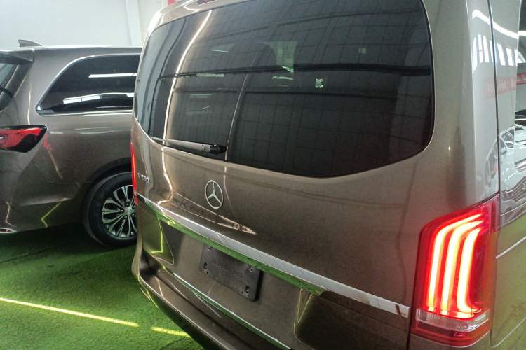 Used Mercedes-Benz V-Class 2017 V 260 Avantgarde Edition
