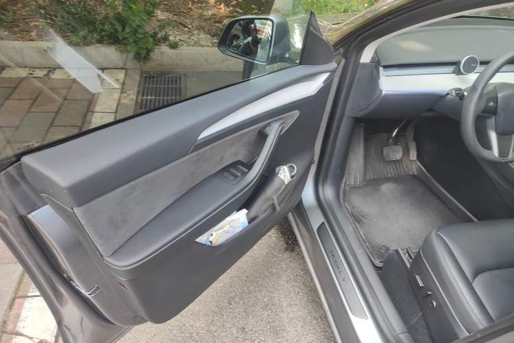 Used Tesla Model Y 2024 Rear-Wheel-Drive Version
