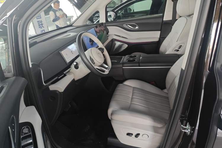 Used VOYAH Dream 2025 PHEV Four-Wheel-Drive Flagship Kunpeng Edition

