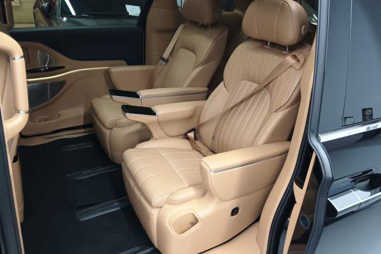 Used VOYAH Dream 2025 PHEV Four-Wheel-Drive Flagship Kunpeng Edition
