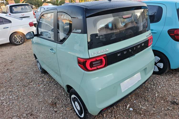 Used Wuling Hongguang MINIEV 2021 Macaron Sandwich Model 120 km Lithium NMC
