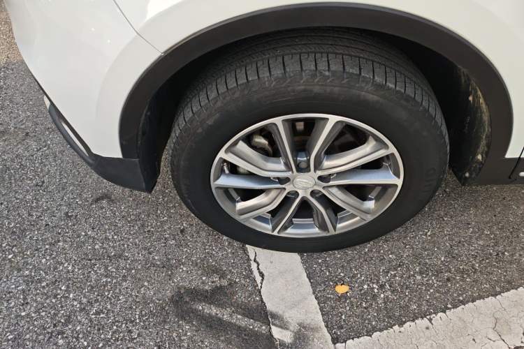 Used Geely Auto Emgrand X7 Sport 2018 1.8TD Automatic Two-Wheel Drive Smart Connect 4G Internet Edition
