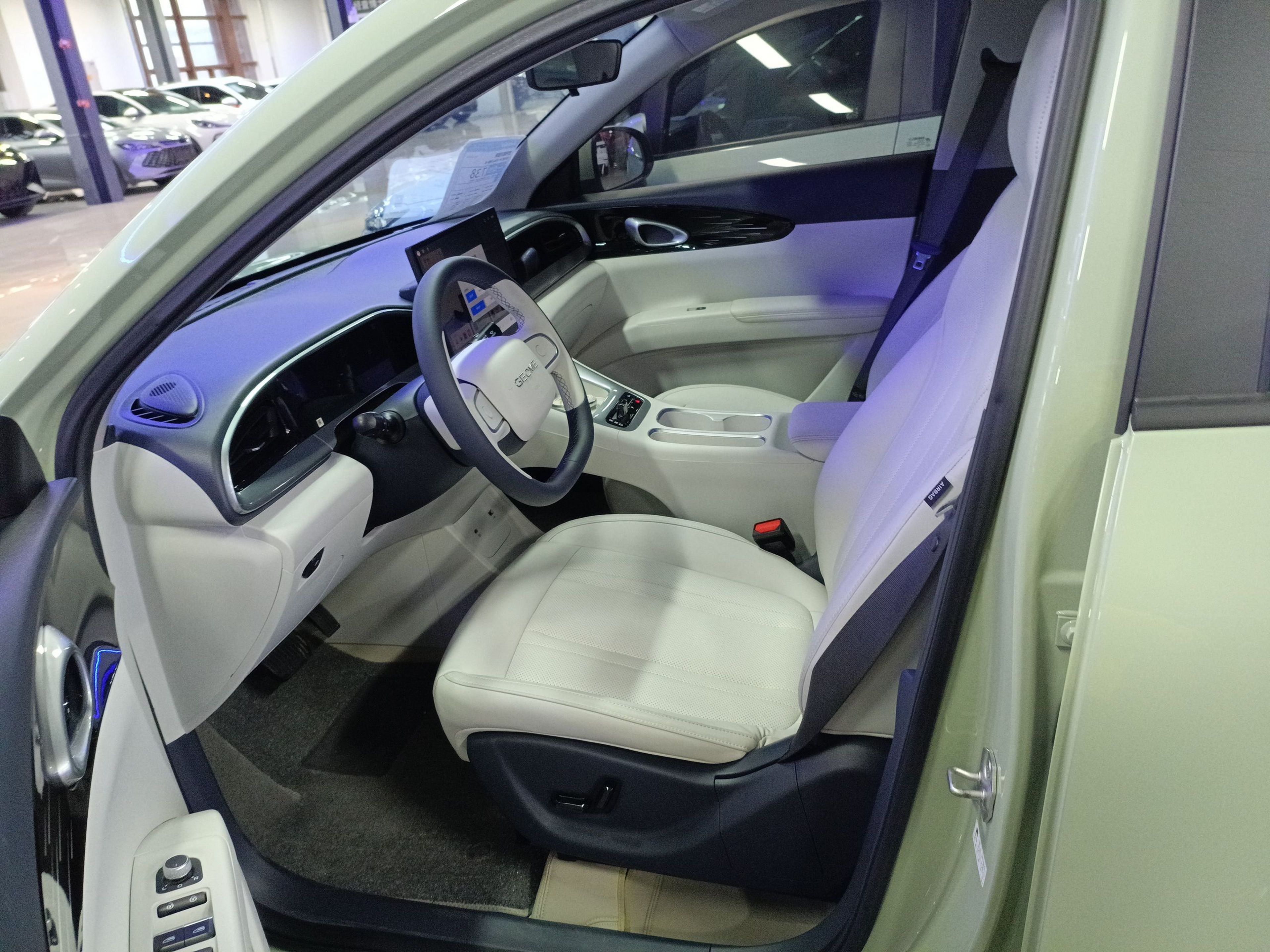 المقاعد الأمامية داخل السيارة