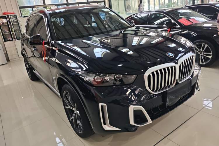 Used BMW X5 2023 xDrive 30Li Luxury M Sport Package
