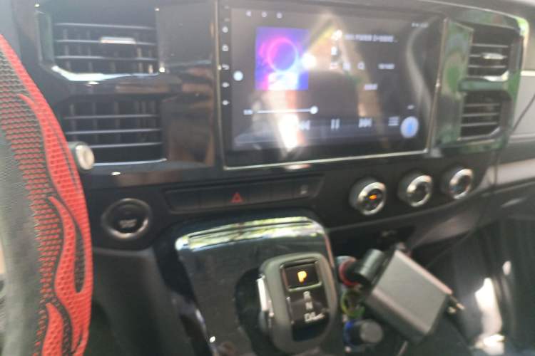 Used JMC Fushun 2025 2.0T 8AT Diesel Mid-Roof Mid-Height Commercial Multi-Purpose 7-Seater Passenger Vehicle
