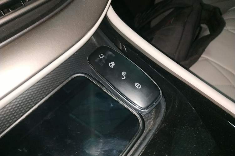 Used Denza D9 2022 DM-i 970 Four-Wheel Drive Prestige Model
