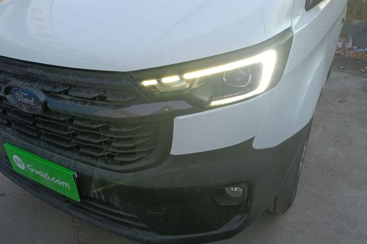 Used Ford Transit 2023 2.0T Diesel Automatic Multi-Function Commercial Vehicle Short Wheelbase Low Roof 5/6 Seats