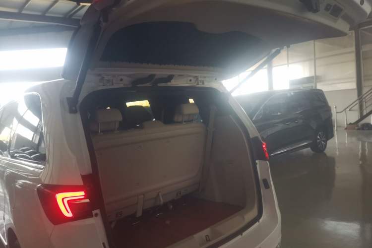 Used Buick GL8 2021 Land Cruiser Executive Class 652T Luxury Model
