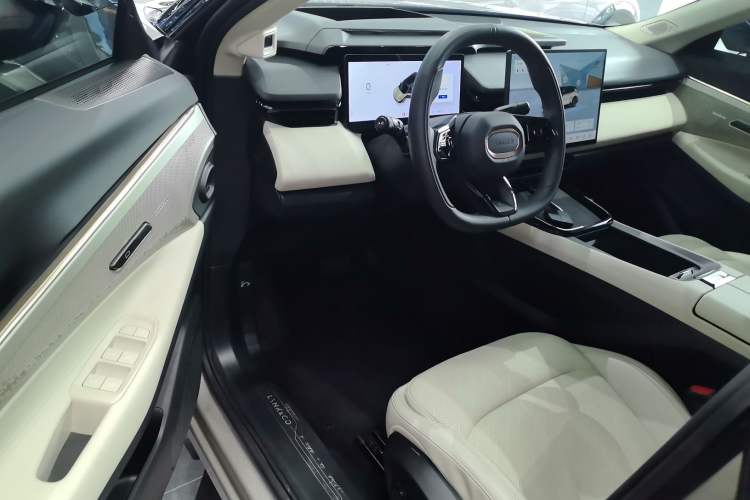 Used Lynk & Co 08 EM-P 2023 245km Ultra-Long Range Halo
