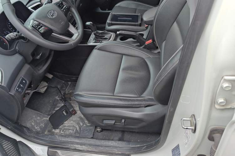 Used Hyundai ix25 2015 1.6L Automatic Two-Wheel-Drive Deluxe DLX Model