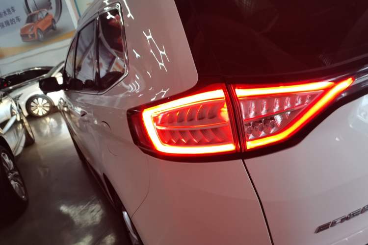 Used Ford Edge 2018 EcoBoost 245 Two-Wheel-Drive Platinum Edition 5 Seats