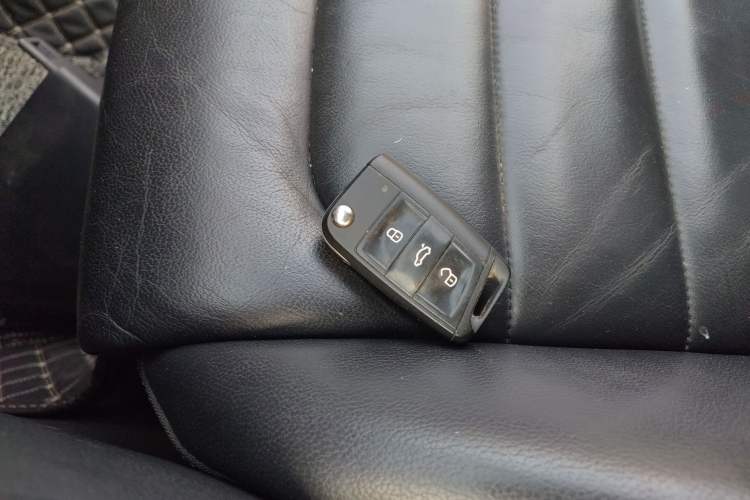 Used Volkswagen Golf 2015 1.4TSI Automatic Luxury Model
