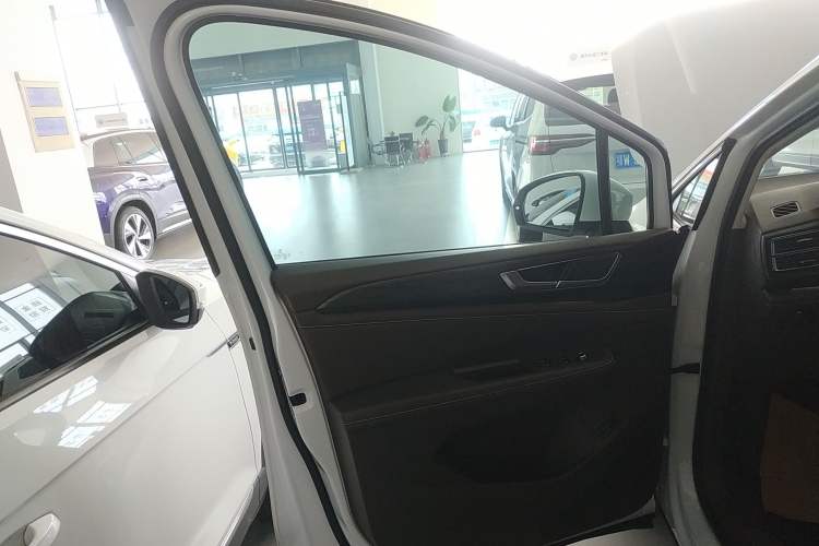 Used Volkswagen Viloran 2024 330TSI Luxury Edition
