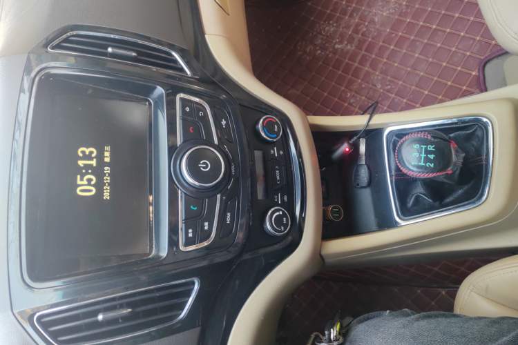 Used Baojun 730 2014 1.5L manual luxury trim 7 seats