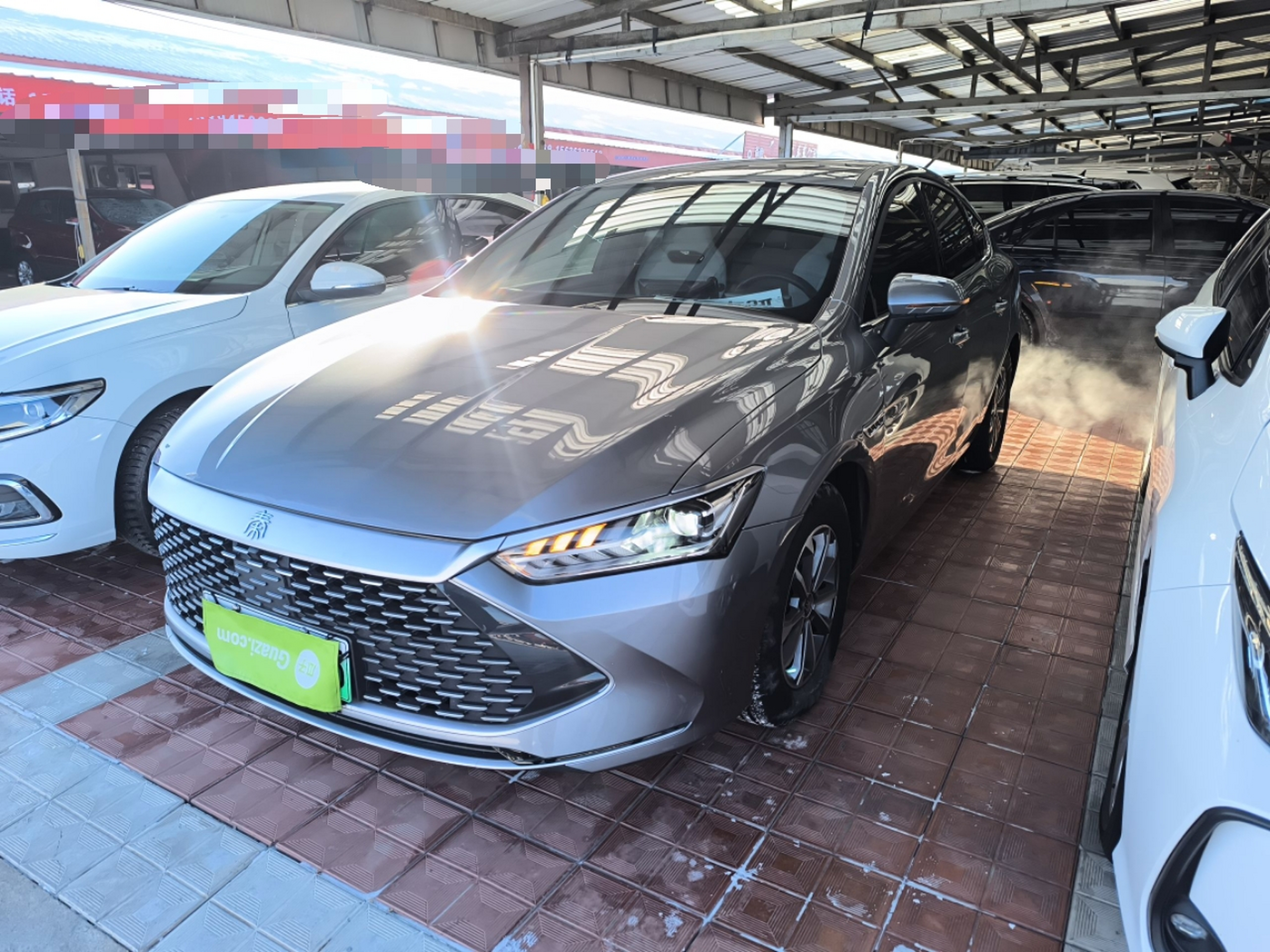 Под передней частью автомобиля