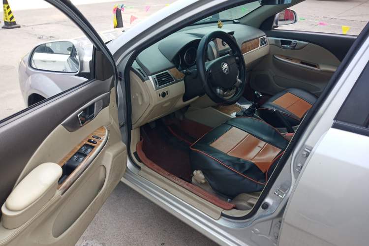 Used Buick Excelle 2015 1.5L Manual Classic Trim
