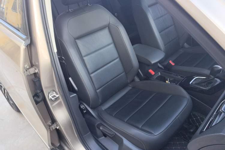 Used Volkswagen T-ROC 2020 280TSI DSG Two-Wheel Drive Comfort Version
