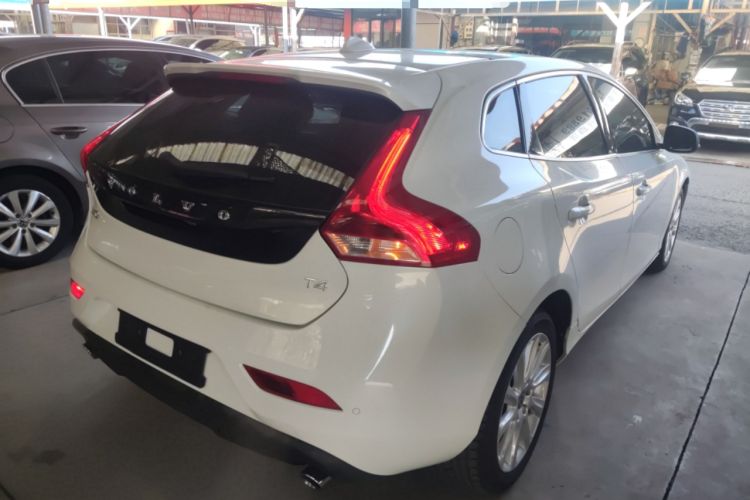 Used Volvo V40 2016 T4 Smart Luxury Edition
