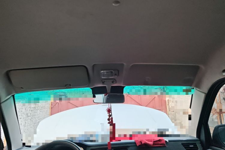 Used Jinbei Hiace X30 2023 1.5L Super-Comfortable Passenger Van 5/6/7-Seater Non-Air-Conditioned Version Model SWC15M