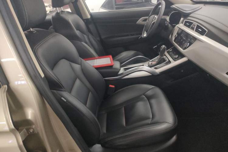 Used Geely Auto Emgrand X7 Sport 2018 1.8TD Automatic Two-Wheel Drive Smart Connect 4G Internet Edition
