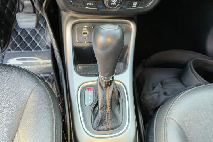 Used  Compass 2017 200T Automatic Family Edition
