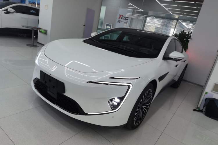 Used  12 2025 Ultra Extended-Range Edition