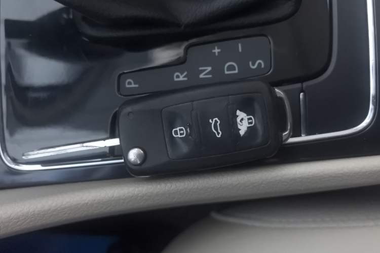 Used Volkswagen Passat 2014 1.8TSI DSG Luxury Edition
