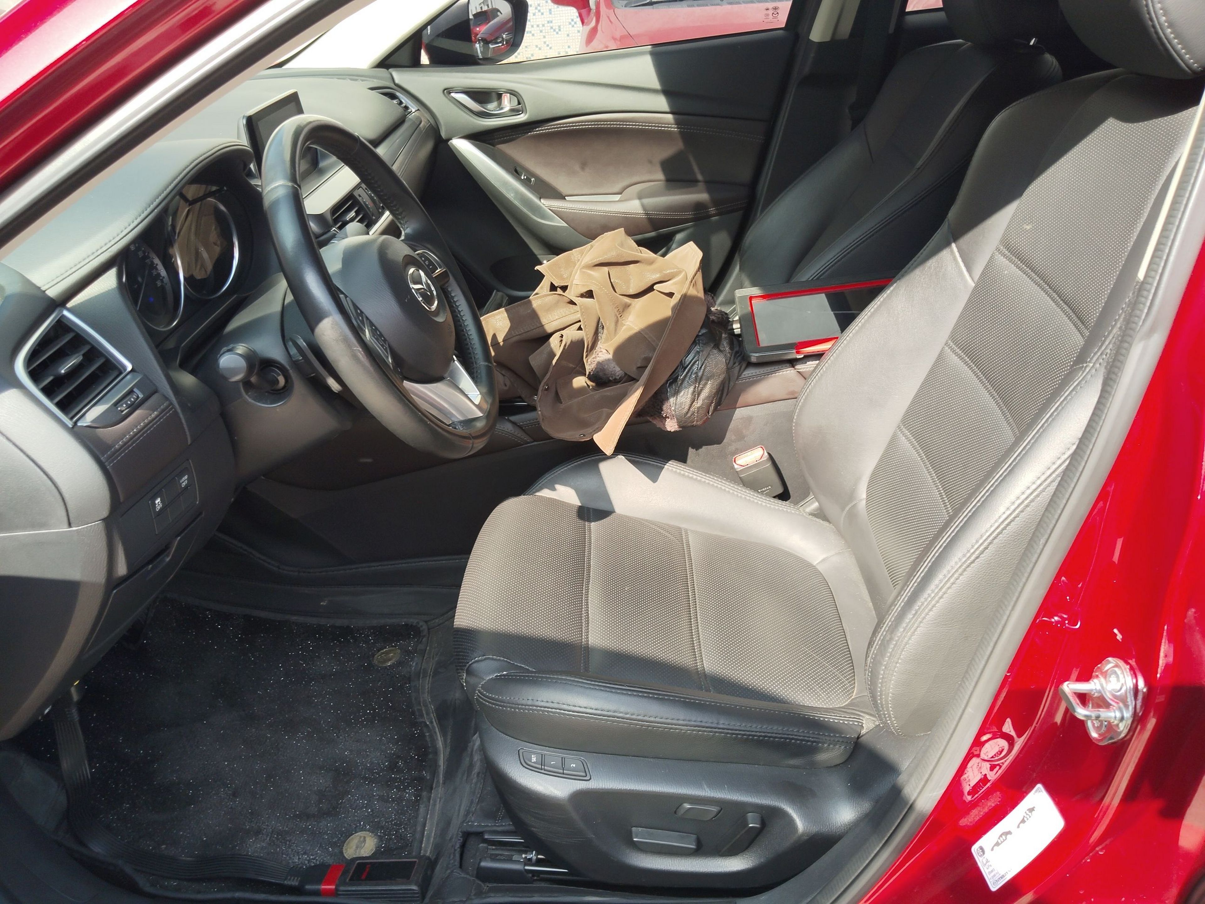 Переднее сиденье в автомобиле