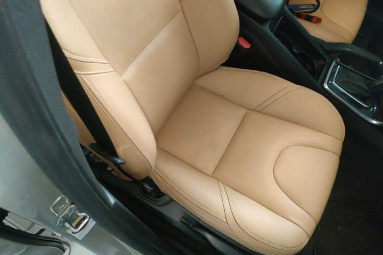 Used Volvo V40 2018 T3 Zhiyi Edition
