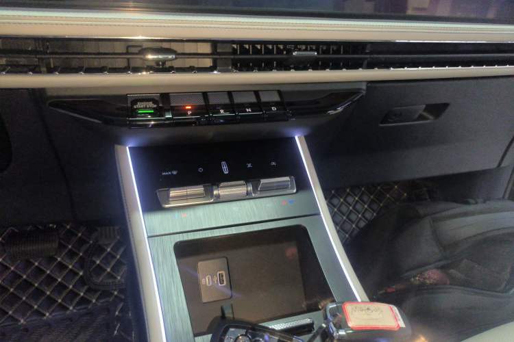 Used Lincoln Corsair 2023 2.0T Two-Wheel-Drive Luxury Edition
