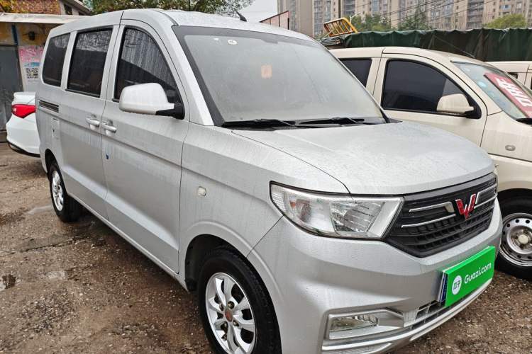 Used Wuling Hongguang V 2019 1.5L Enjoyment Version China VI LAR