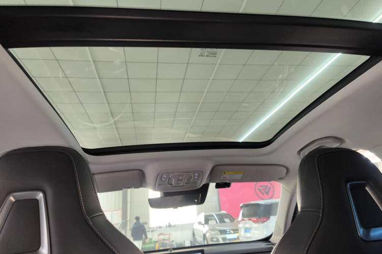 Used Roewe D5X DMH 2024 135 Tech Edition
