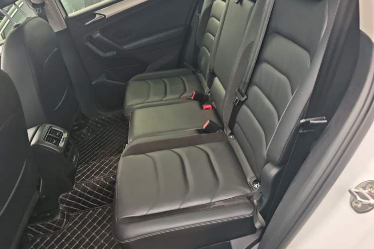 Used Volkswagen Tiguan L 2019 330TSI Automatic Two-Wheel Drive Smart Luxury Version China VI Standard
