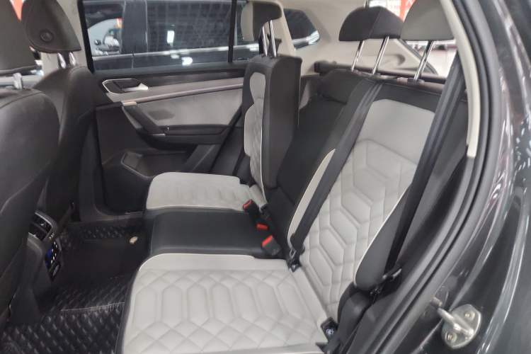 Used Volkswagen Tayron 2024 300TSI Two-Wheel-Drive Luxury Plus Advanced Version