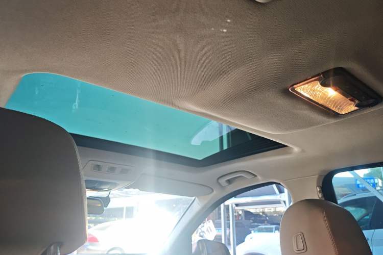 Used BMW 5 Series 2014 525Li Leading Model
