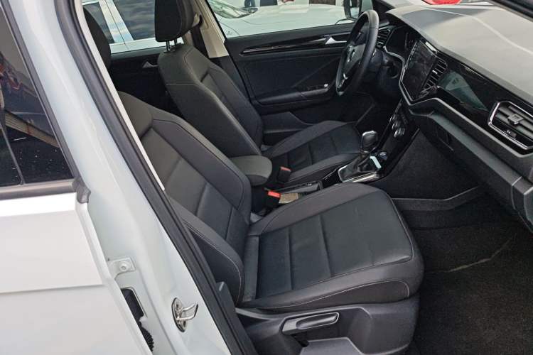 Used Volkswagen T-ROC 2021 280TSI DSG Two-Wheel Drive Comfort Connect Edition
