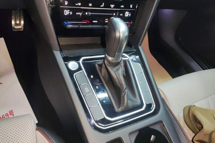 Used Volkswagen Magotan 2023 2 Million Units Limited Edition 330TSI DSG Leading Version