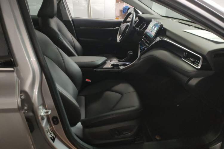 Used Toyota Camry 2021 2.0G Luxury Edition
