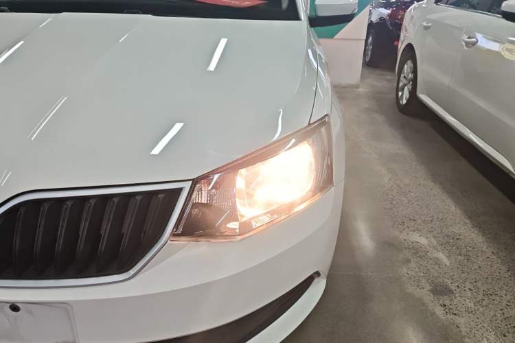 Used Skoda Fabia 2017 1.4L Automatic Car Enjoy Edition
