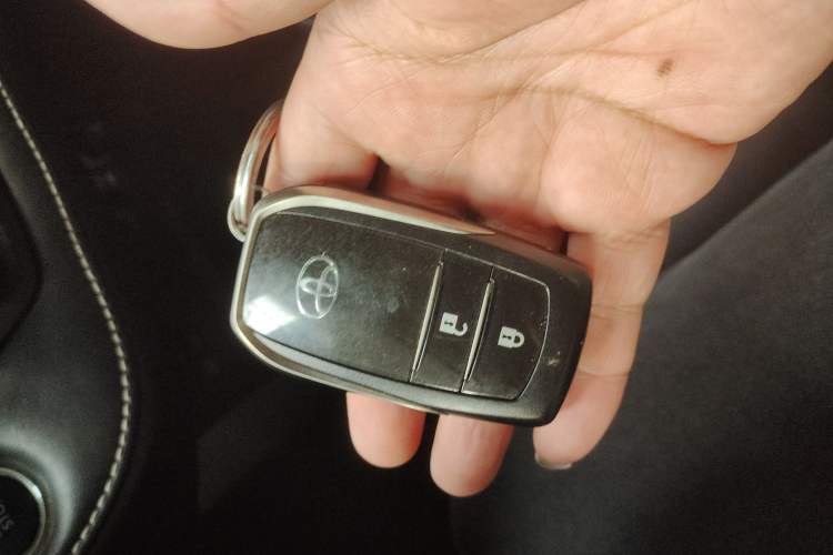 Used Toyota RAV4 2016 2.0L CVT Two-Wheel Drive Fashion Edition China V Standard
