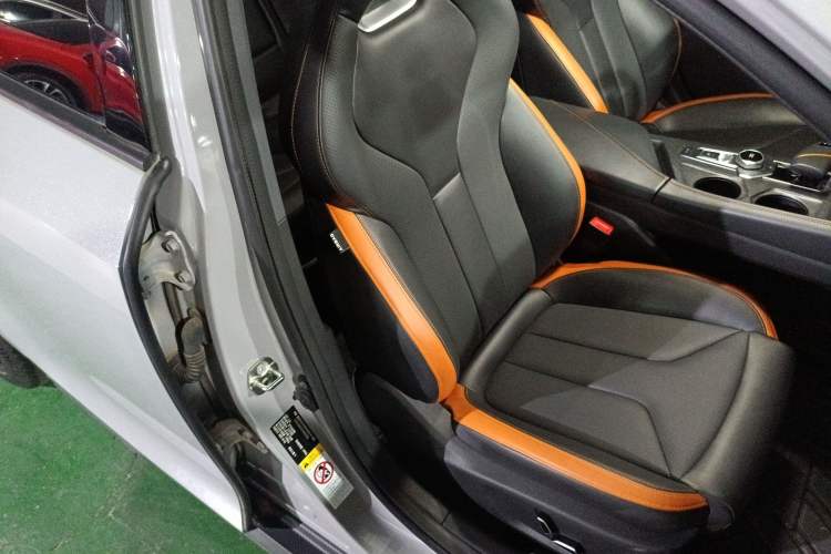 Used Changan UNI-V 2023 1.5T Prestige Model
