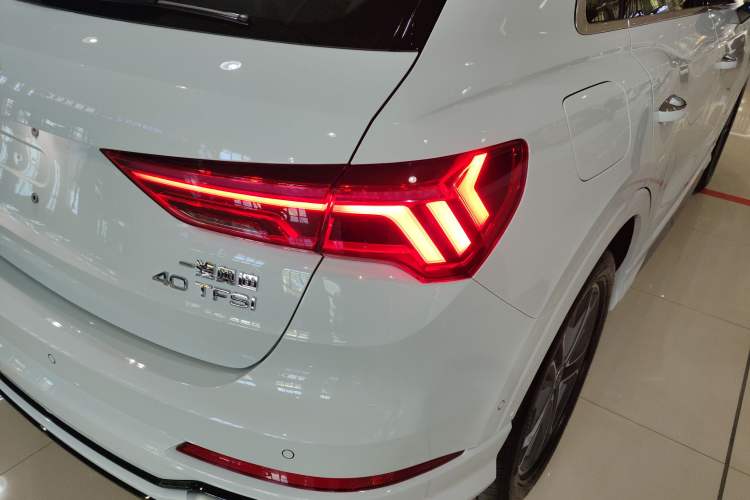 Used Audi Q3 2024 40 TFSI Fashion Dynamic Model
